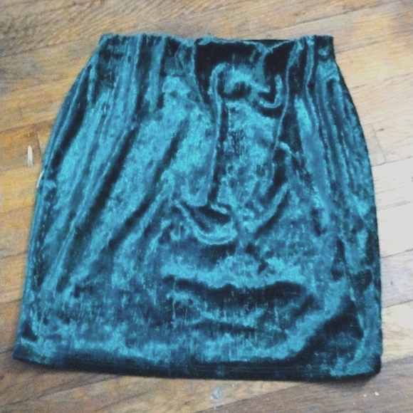 Fashion Nova Emerald Green 2 Piece Mini and Jacket Closes with 1 Button Size 5 - Picture 2 of 4